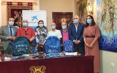 La Obra Social La Caixa entrega al Consejo 72 kits de material escolar