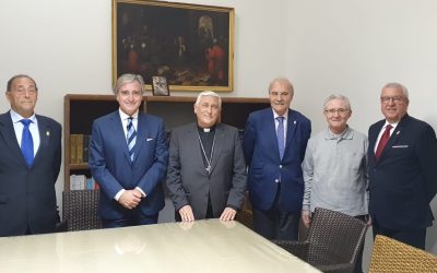 Presentación del pregonero al Sr. Obispo
