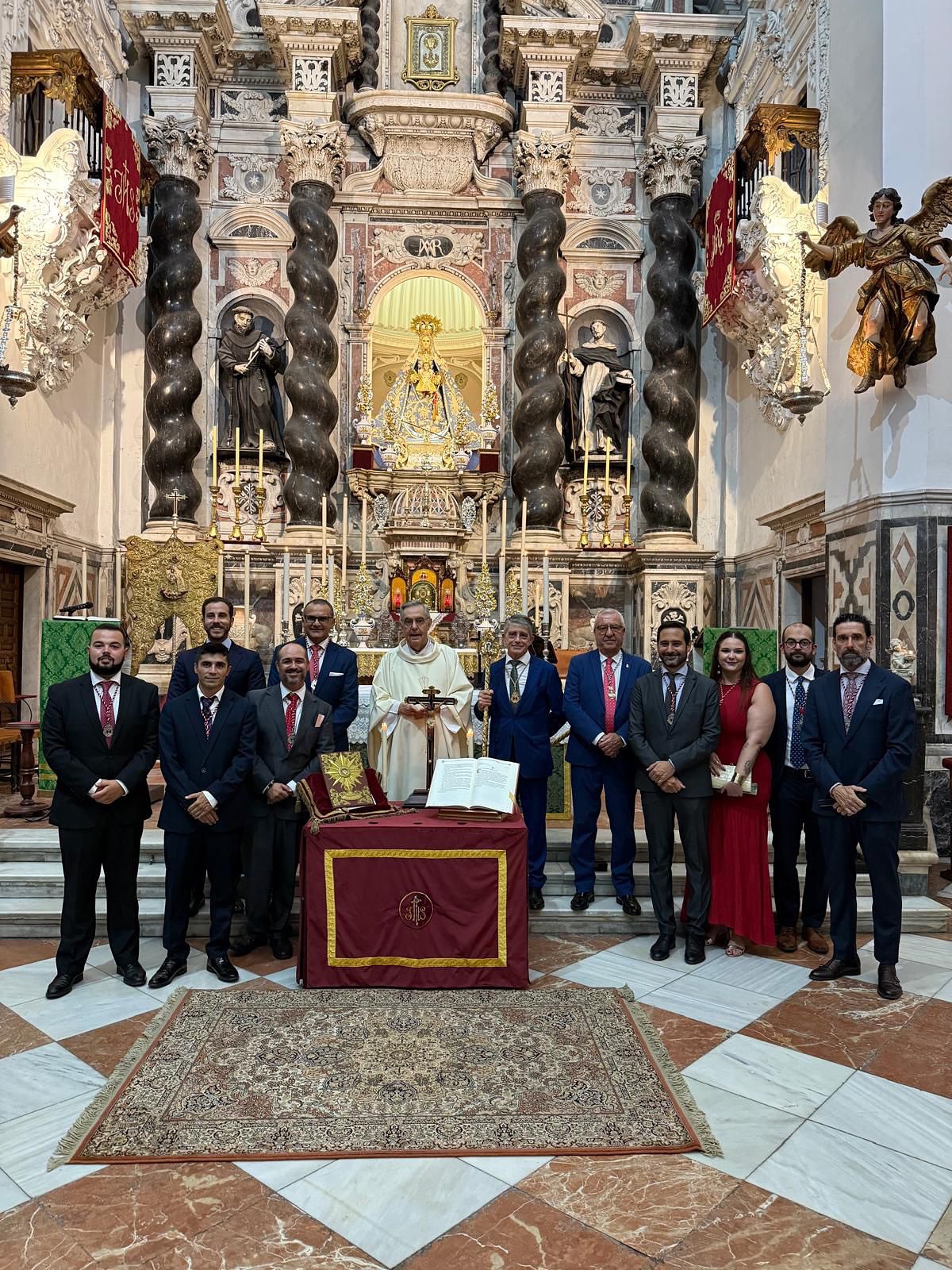 Toma de posesion de la nueva Junta de gobierno de la Hermandad de la ...