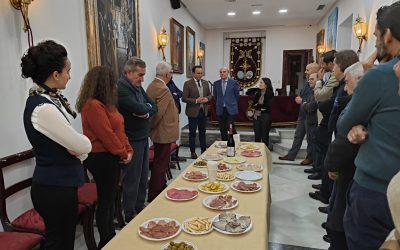 El Consejo de Hermandades ha celebrado el primer encuentro de pregoneros y cartelistas de la Semana Santa y las Glorias.