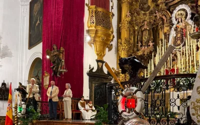 El Consejo de Hermandades entrega a la Fundación Ayuda a la Iglesia Necesitada el donativo recaudado del libro del pregón de la Semana Santa.