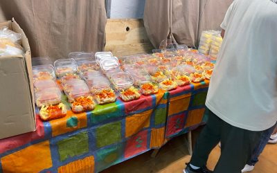 Entrega de bolsas de alimentos para las familias más desfavorecidas de la ciudad.