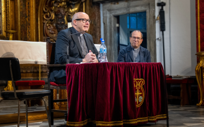 El obispo de Málaga destaca el papel de las hermandades y cofradías en Andalucía como el vehículo principal para llegar ala Fe y vivir el Evangelio de manera auténtica, no rechazando a nadie dentro de ellas